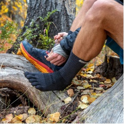 Injinji TRAIL Midweight Coolmax Crew granite vyssi prstove ponozky 4