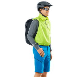 Deuter Superbike 18 cyklo i turisticky rozsiritelny batoh s integrovanou vetrovkou 4